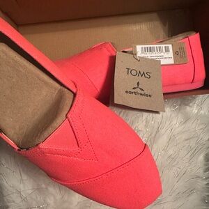 NWT - TOMS Women's Alpargata Neon Pink cotton canvas Flats